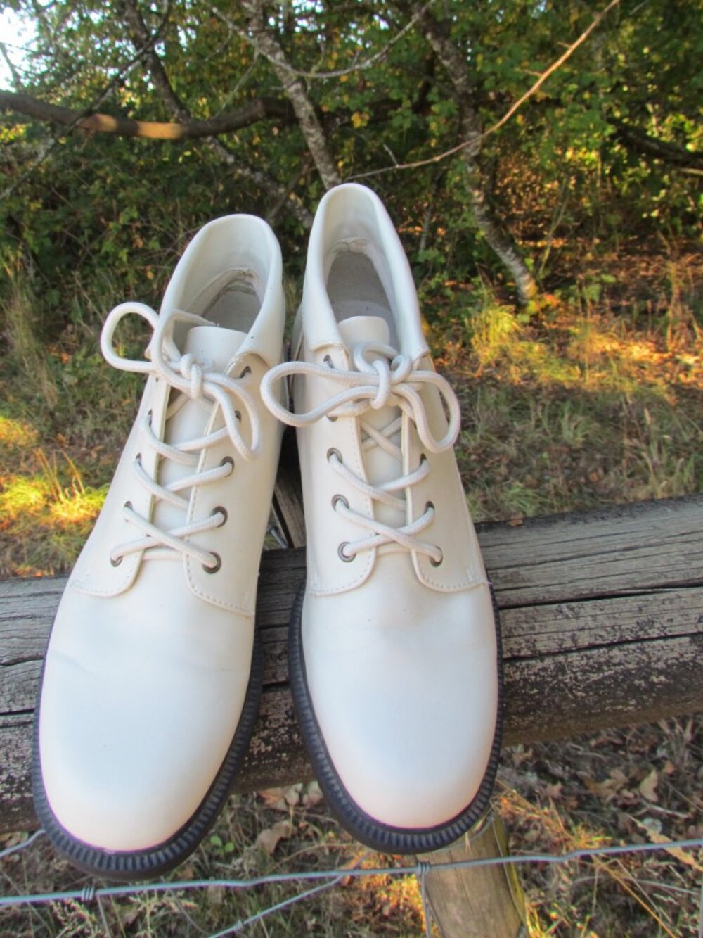 ANKLE BOOTS, CREAM w FOLDED TOPS, TIES, NON-SLIP BLACK SOLES, 7, FADED GLORY